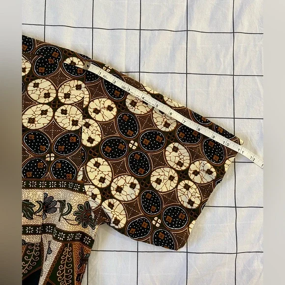 Vintage fabric print button down shirt. Oversized. - Picture 8 of 9